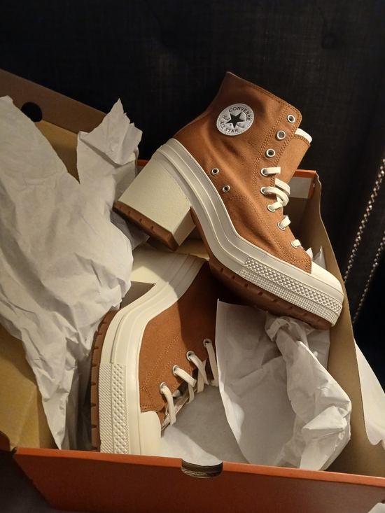 Converse Shoes - Converse Women's Tan Canvas Platform Lug-Heel High Tops New 12.5 Rare Size